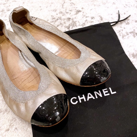 ✅SOLD Chanel spirit cap toe silver flats 38.5 worn - Picture 3 of 8